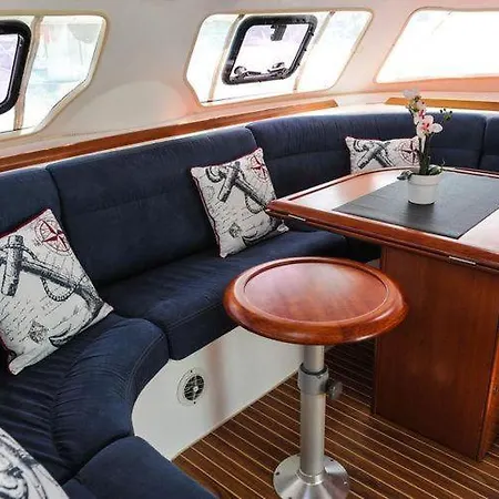 Catamarano - Principessa Dei Draghi Hotel en barco *